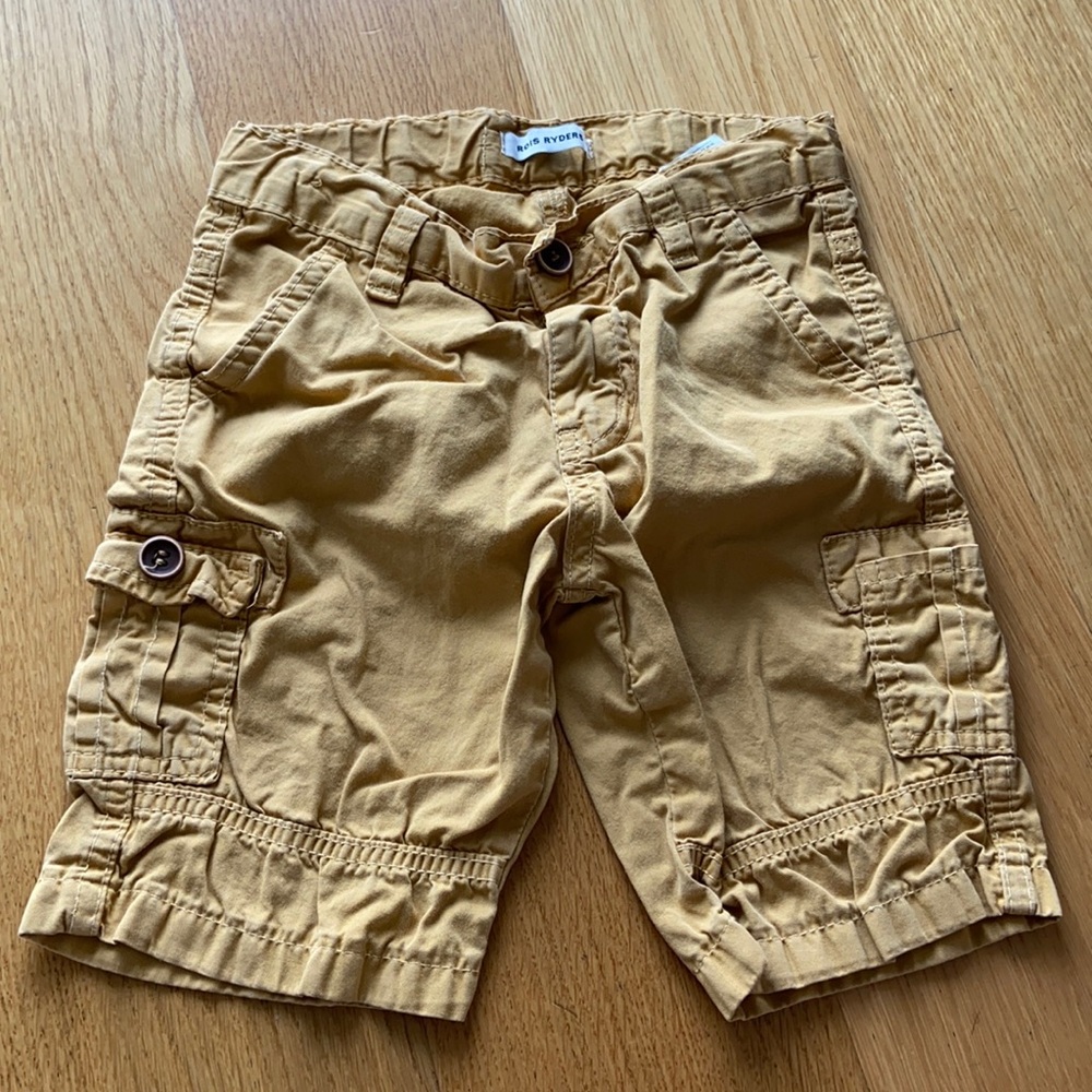Boys shorts size 5  good used condition